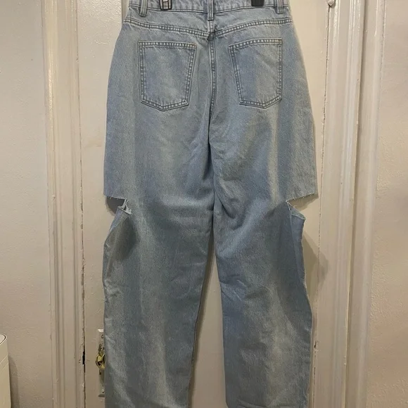 PrettyLittleThing Boyfriend Jeans Light Wash Thigh Split Denim Blue Size 6 - Picture 12 of 16